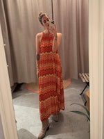 Lade das Bild in den Galerie-Viewer, CHEVRON MAXI PLISSEKLEID - GRETA & Rosa