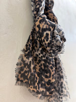 Lade das Bild in den Galerie-Viewer, FEINER SCHAL AUS BAMBUS - GRETA & Rosa