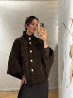 Lade das Bild in den Galerie-Viewer, GESTEPPTES PONCHO CAPE "PORTA" - GRETA & Rosa