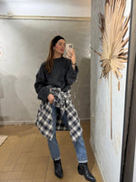 Lade das Bild in den Galerie-Viewer, KUSCHELIGER OVERSIZE STRICK IN ANTHRAZIT - GRETA & Rosa
