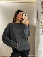 Lade das Bild in den Galerie-Viewer, KUSCHELIGER OVERSIZE STRICK IN ANTHRAZIT - GRETA & Rosa