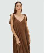 Lade das Bild in den Galerie-Viewer, MAXIKLEID MIT SCHLEIFENDETAIL CLARA - JOSH V - GRETA & Rosa