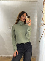 Lade das Bild in den Galerie-Viewer, CROPPED STRICKPULLOVER MIT ROLLKRAGEN - GRETA &amp; Rosa
