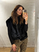 Lade das Bild in den Galerie-Viewer, Fake Fur Wende - Weste "FURRY NOIR" - GRETA &amp; Rosa
