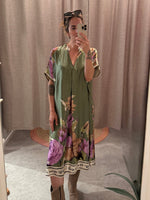 Lade das Bild in den Galerie-Viewer, Fließendes Midi Kleid Flora - GRETA &amp; Rosa
