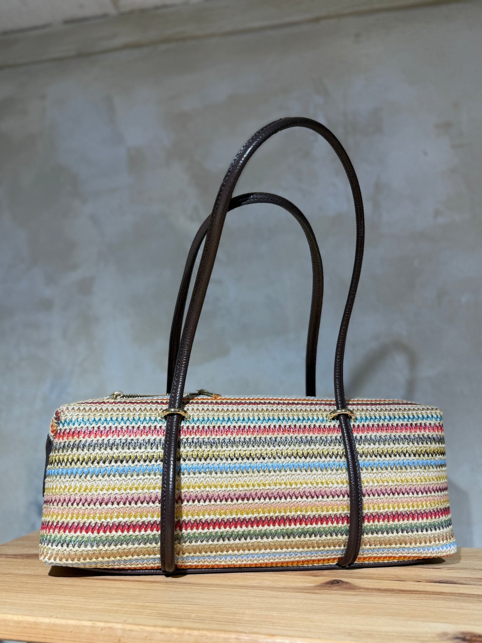 GEFLOCHTENE BAGUETTE TOTE MIT MULTICOLOR - DETAILS - GRETA & Rosa