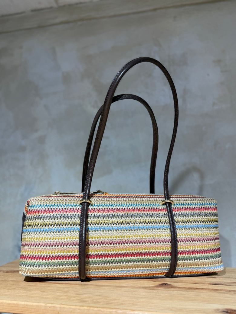 GEFLOCHTENE BAGUETTE TOTE MIT MULTICOLOR - DETAILS - GRETA & Rosa