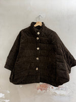 Lade das Bild in den Galerie-Viewer, GESTEPPTES PONCHO CAPE "PORTA" - GRETA &amp; Rosa
