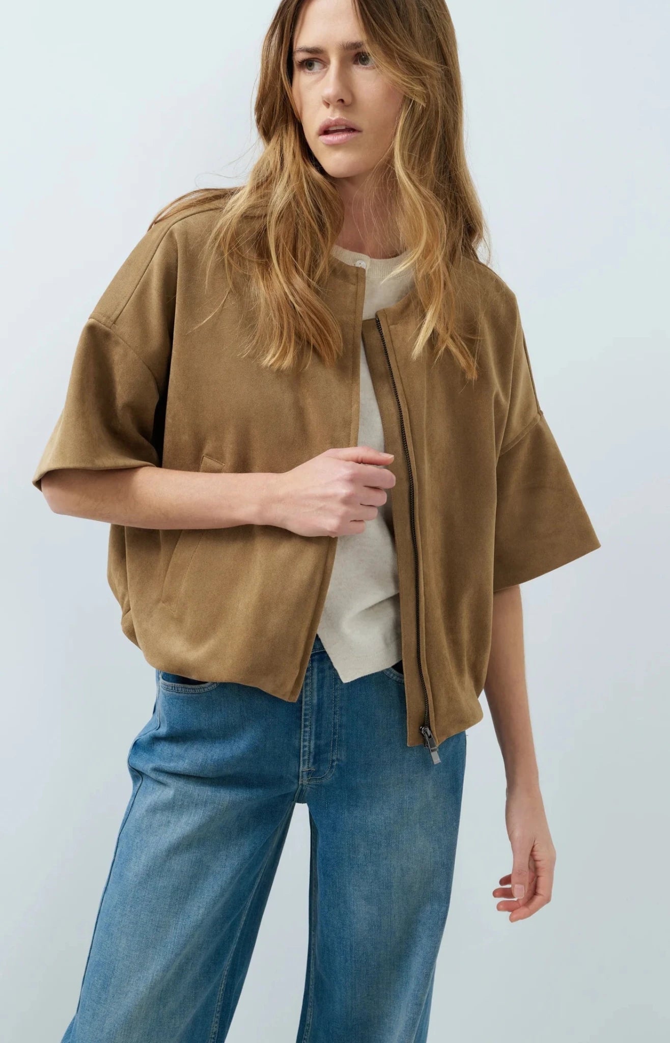 Kurzärmelige Oversize-Jacke aus Velourslederimitat - GRETA & Rosa