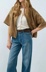 Lade das Bild in den Galerie-Viewer, Kurzärmelige Oversize-Jacke aus Velourslederimitat - GRETA &amp; Rosa
