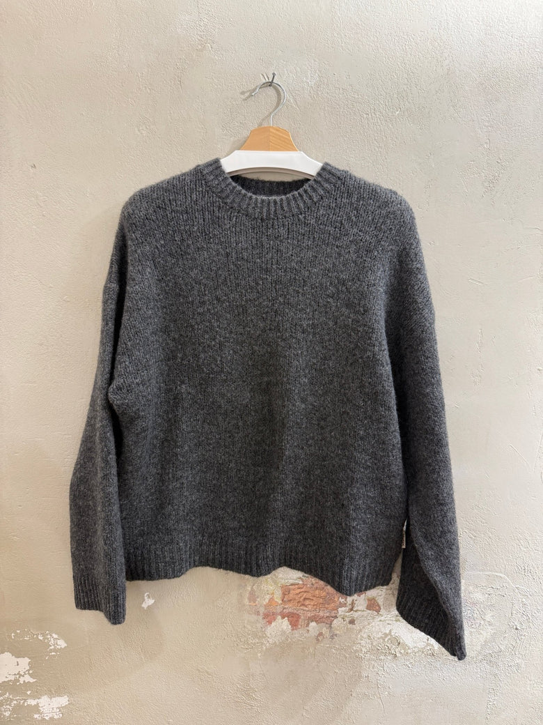 KUSCHELIGER OVERSIZE STRICK IN ANTHRAZIT - GRETA & Rosa