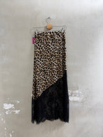 Lade das Bild in den Galerie-Viewer, LEO - ROCK MIT SPITZENEINSATZ - GRETA &amp; Rosa
