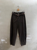 Lade das Bild in den Galerie-Viewer, O - Shape Hose in Cord - GRETA &amp; Rosa
