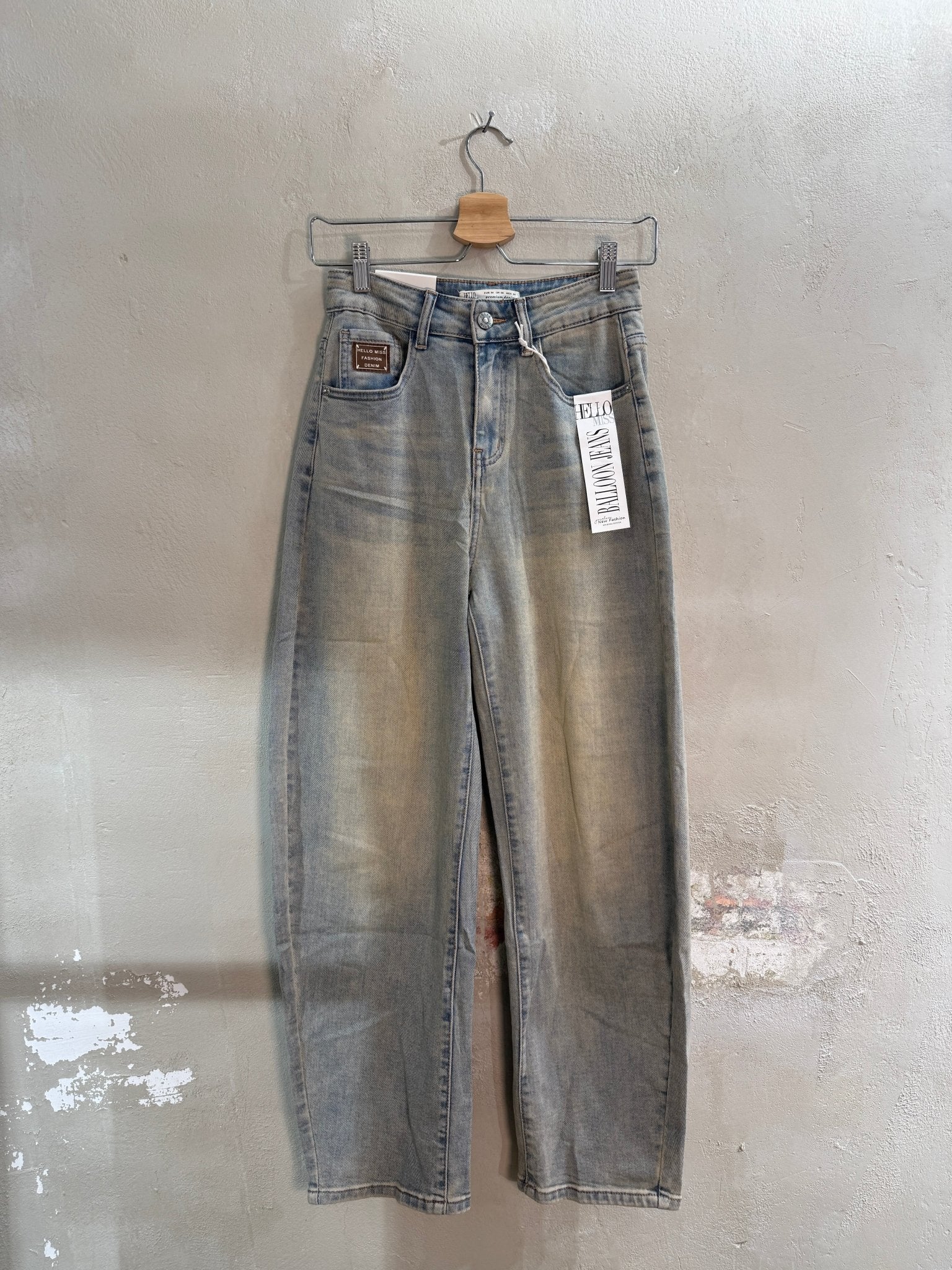 RELAXED BALLOON JEANS 