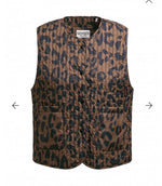 Lade das Bild in den Galerie-Viewer, Steppweste O:LEO mit Animal Print leo brown - GRETA &amp; Rosa
