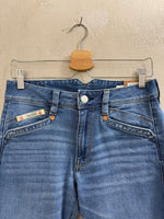 Lade das Bild in den Galerie-Viewer, STRAIGHT BOOTCUT JEANS - HERRLICHER - GRETA &amp; Rosa
