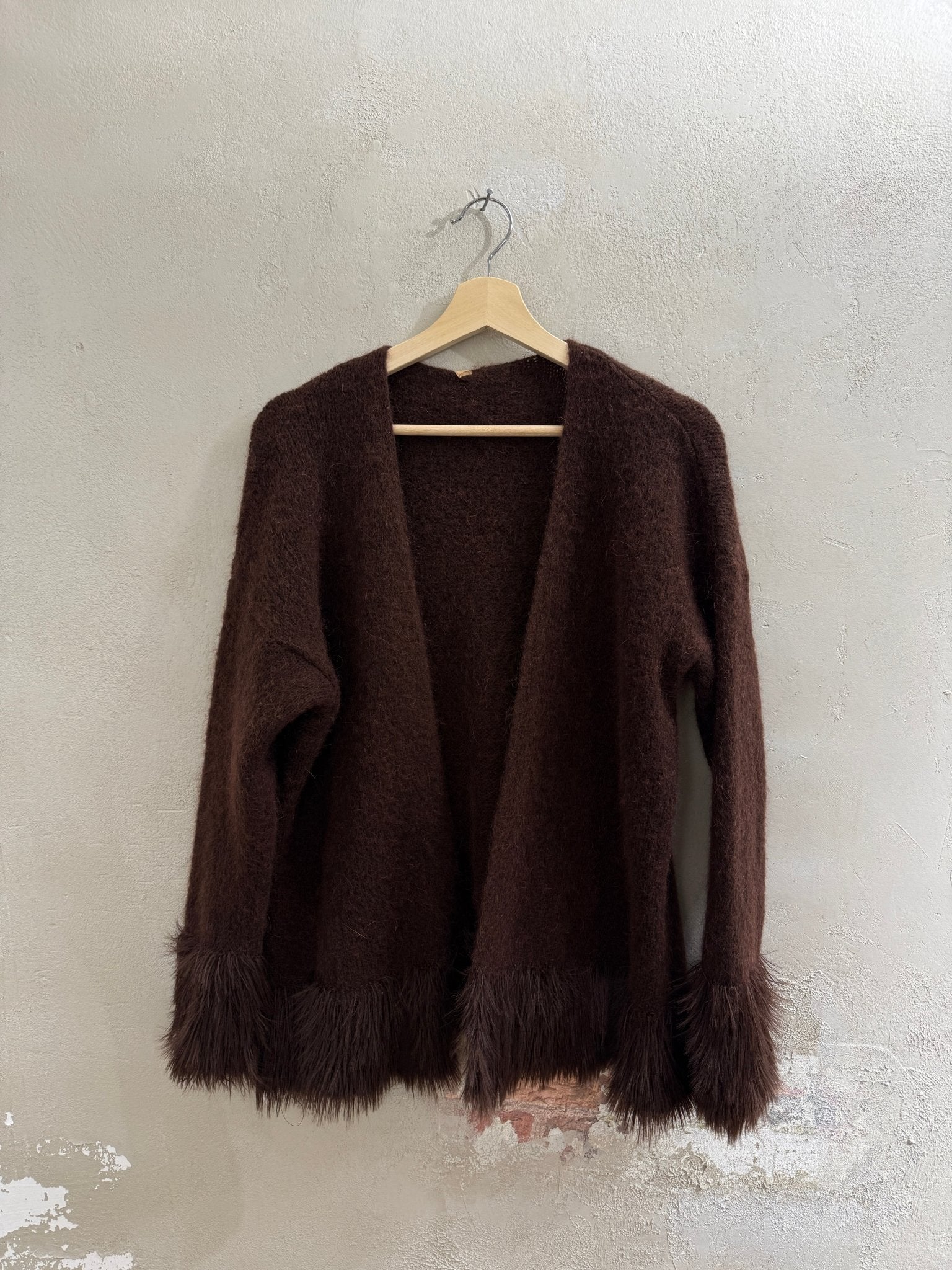 STRICKJACKE MIT FRANSEN IN CHOCO - GRETA & Rosa